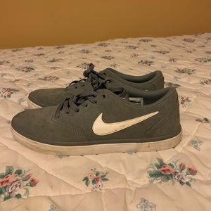 Men’s Nike Sneakers (Size 10.5 US. True To Size).